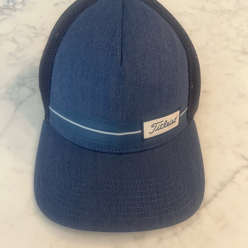 Titleist Golf Hat Surf Stripe Cap Blue Trucker Adjustable Casual Mesh Hat EUC